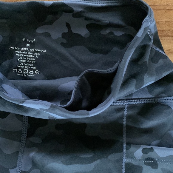 High-Waisted Workout Leggings- size medium (NWOT) - Picture 4 of 6